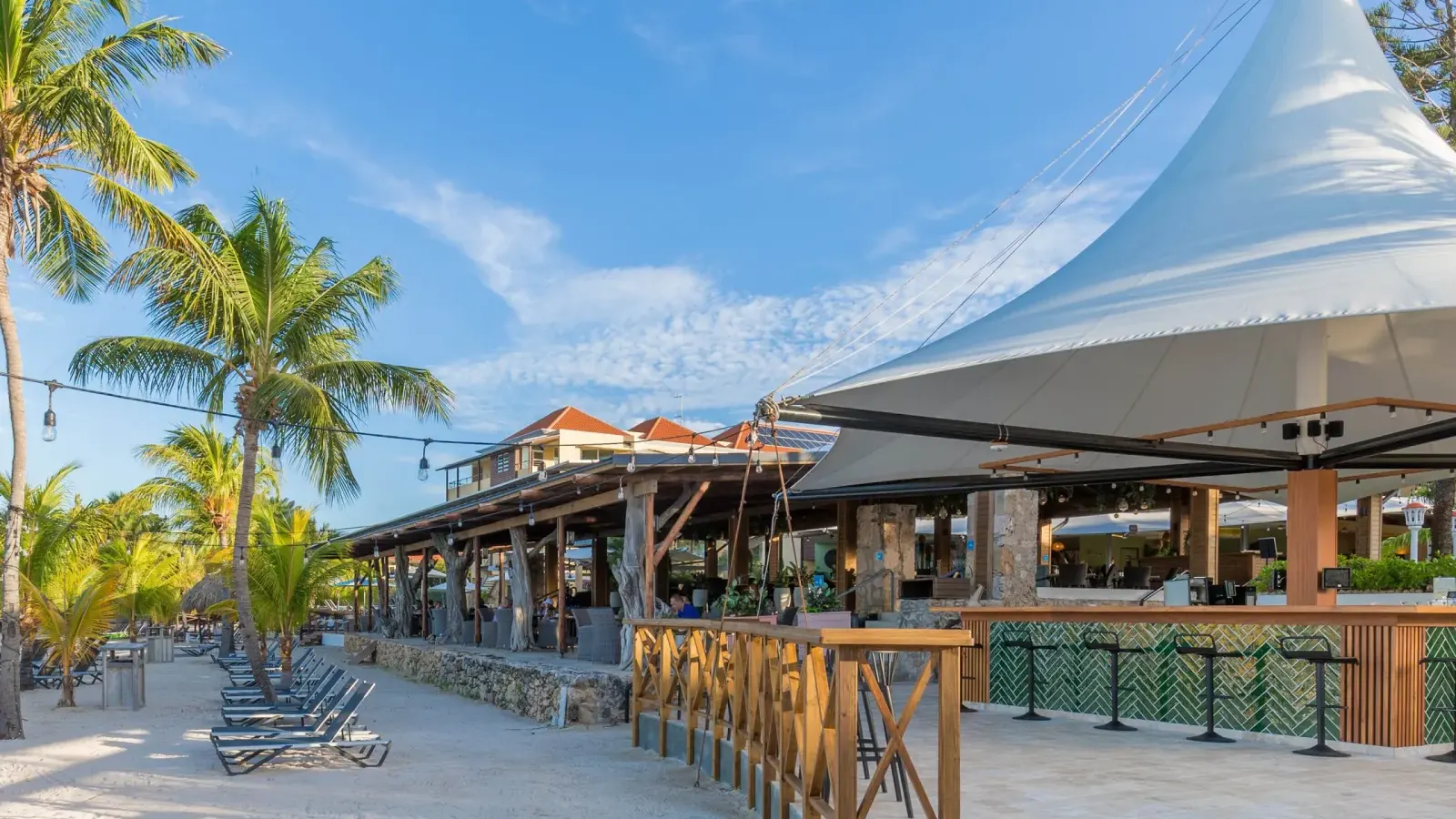 Schooner Bar & Restaurant