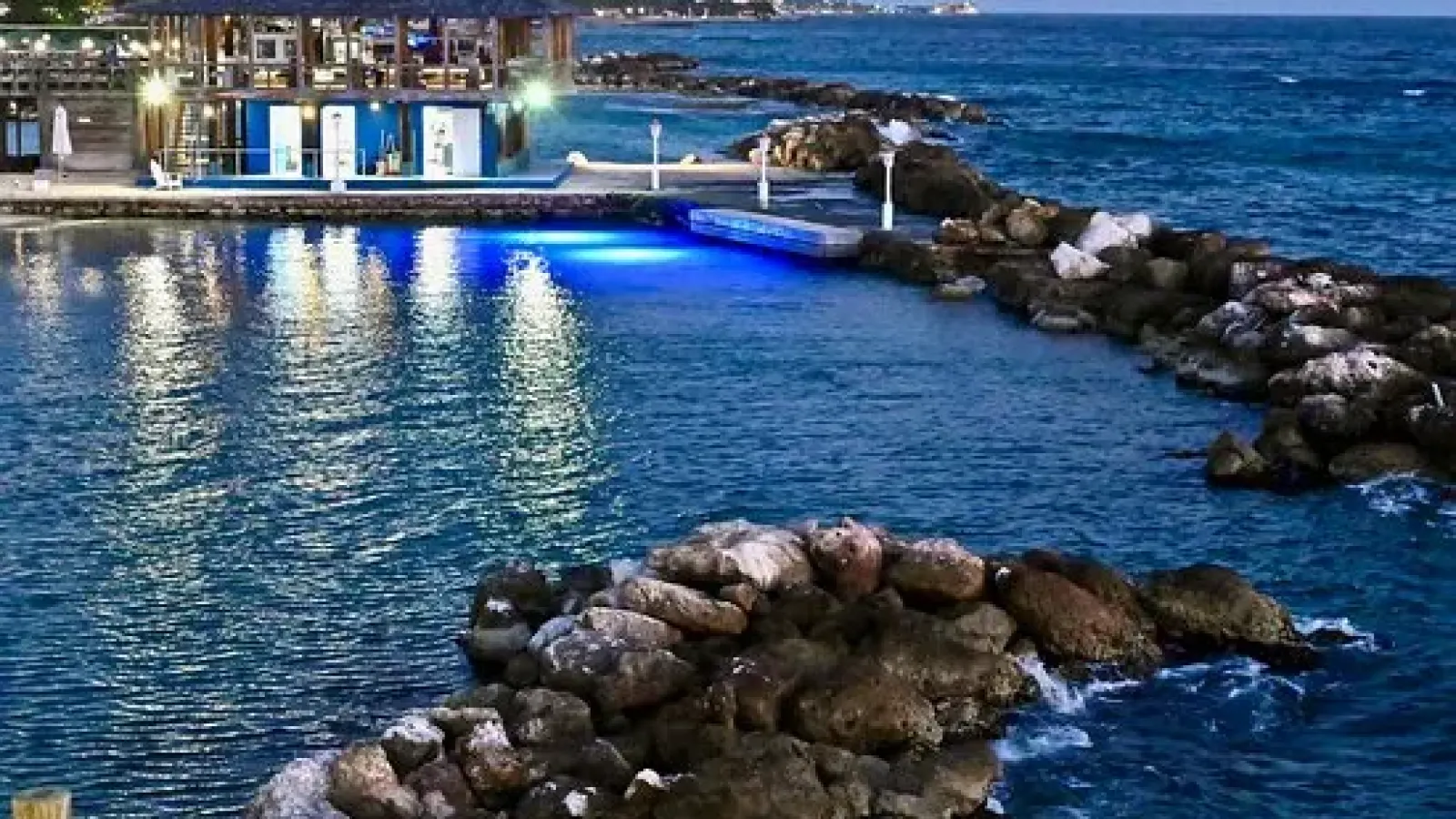 Blues Bar & Restaurant