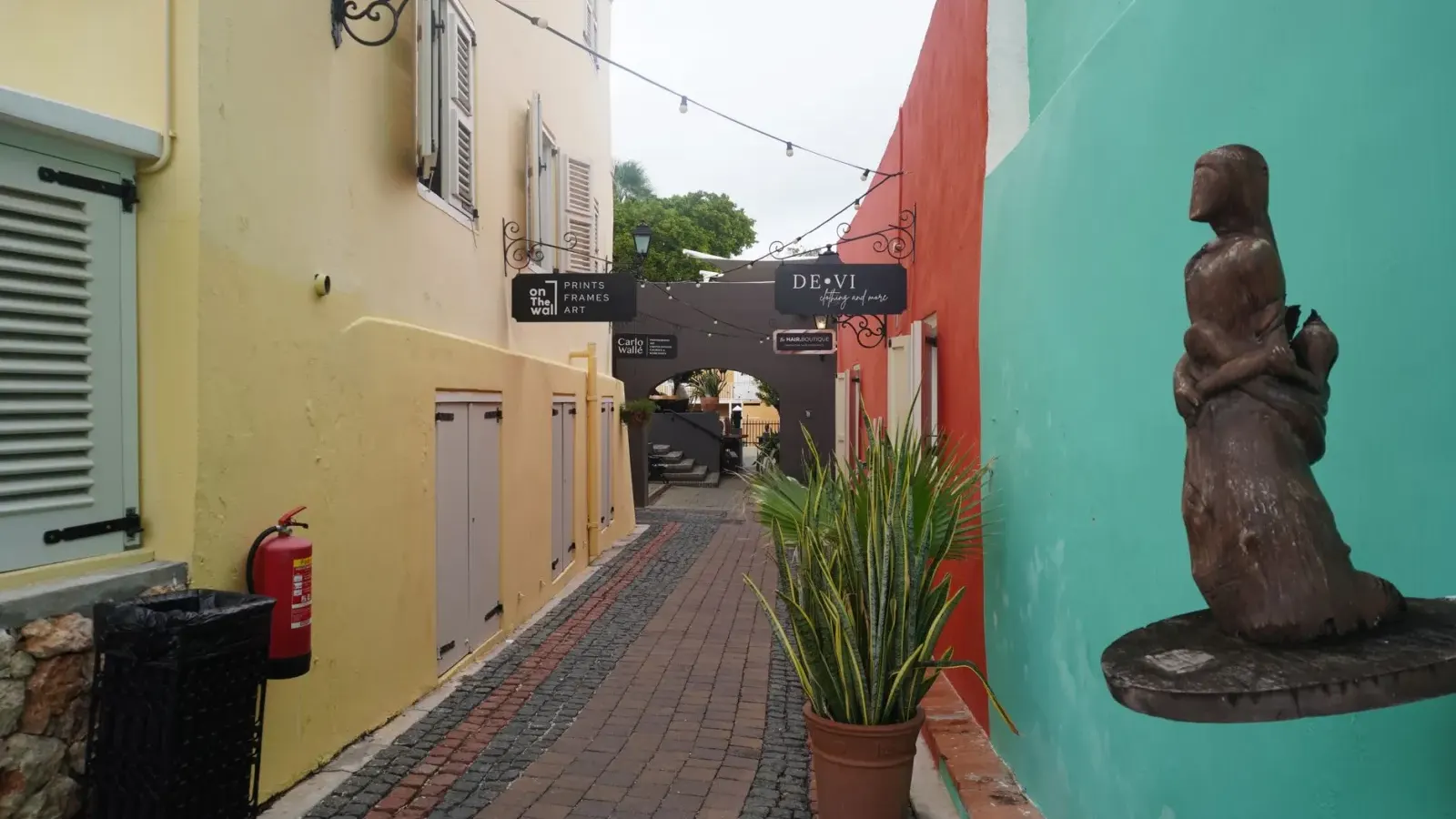 Marshe Plaza Cafe